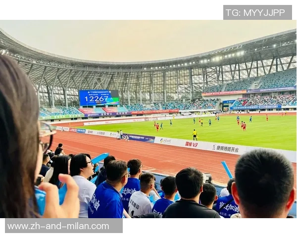 斯洛伐克U18与白俄罗斯U18激战正酣青春足球对决引发热烈关注